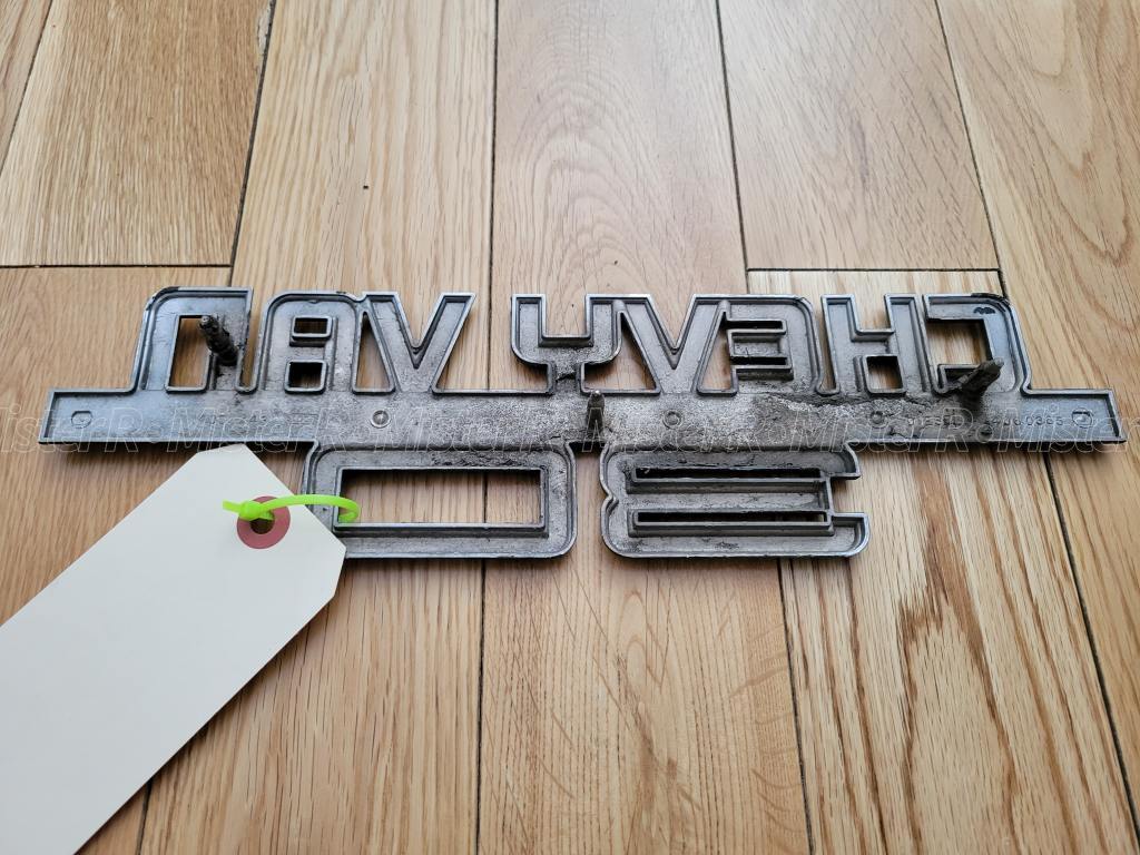 Chevrolet Van 30 - Fender Emblem - Chevy G10 G20 G30 - Used OE #14052243 (#14060365)