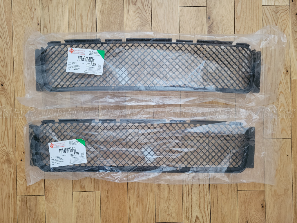 BMW E36 M3 - Lower Center Front Bumper Grille - OER - #51112250685
