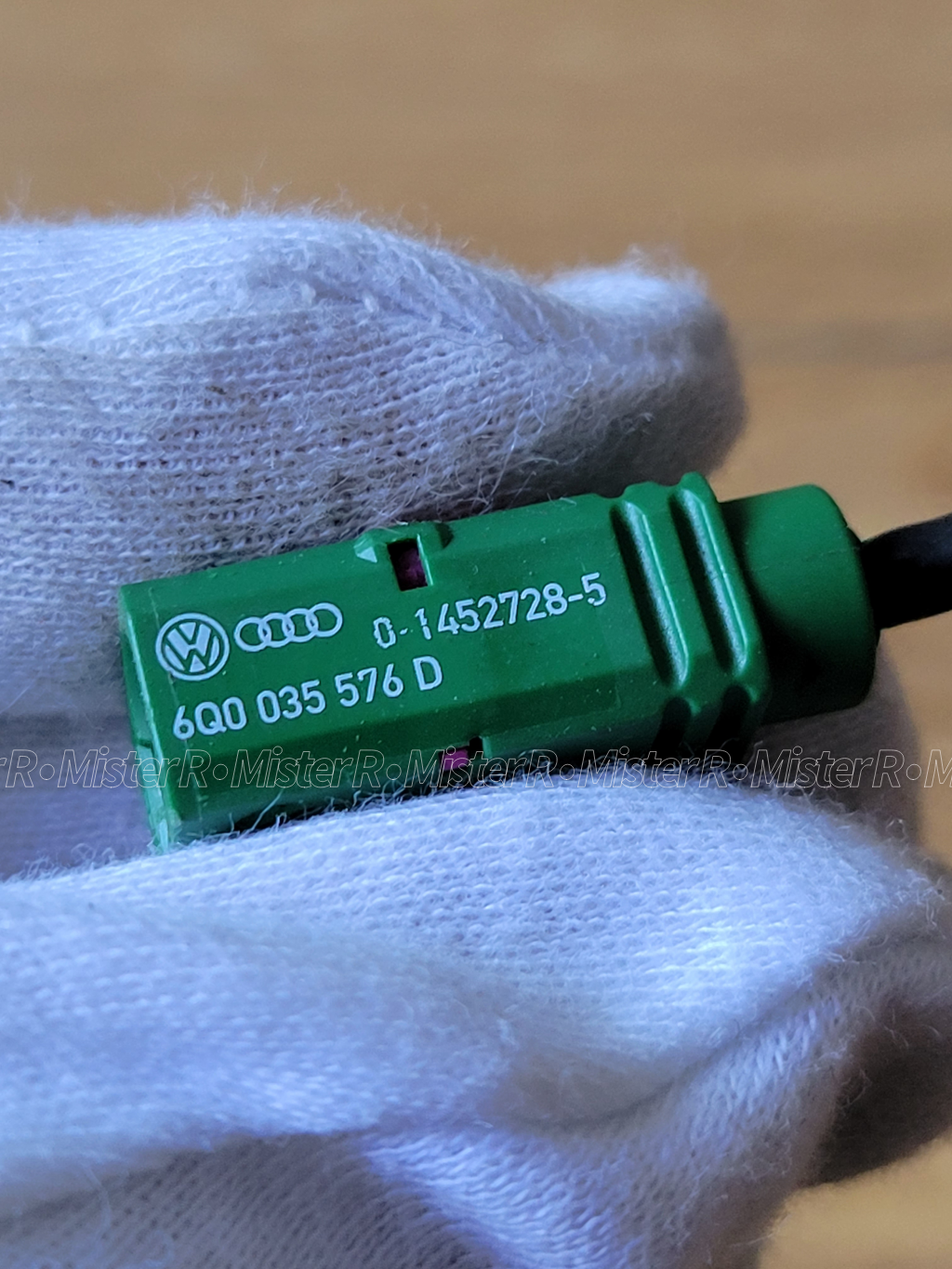 Audi/Volkswagen/Porsche 1-Pin Connector Pigtail Harness - Used OE - #6Q0035576D