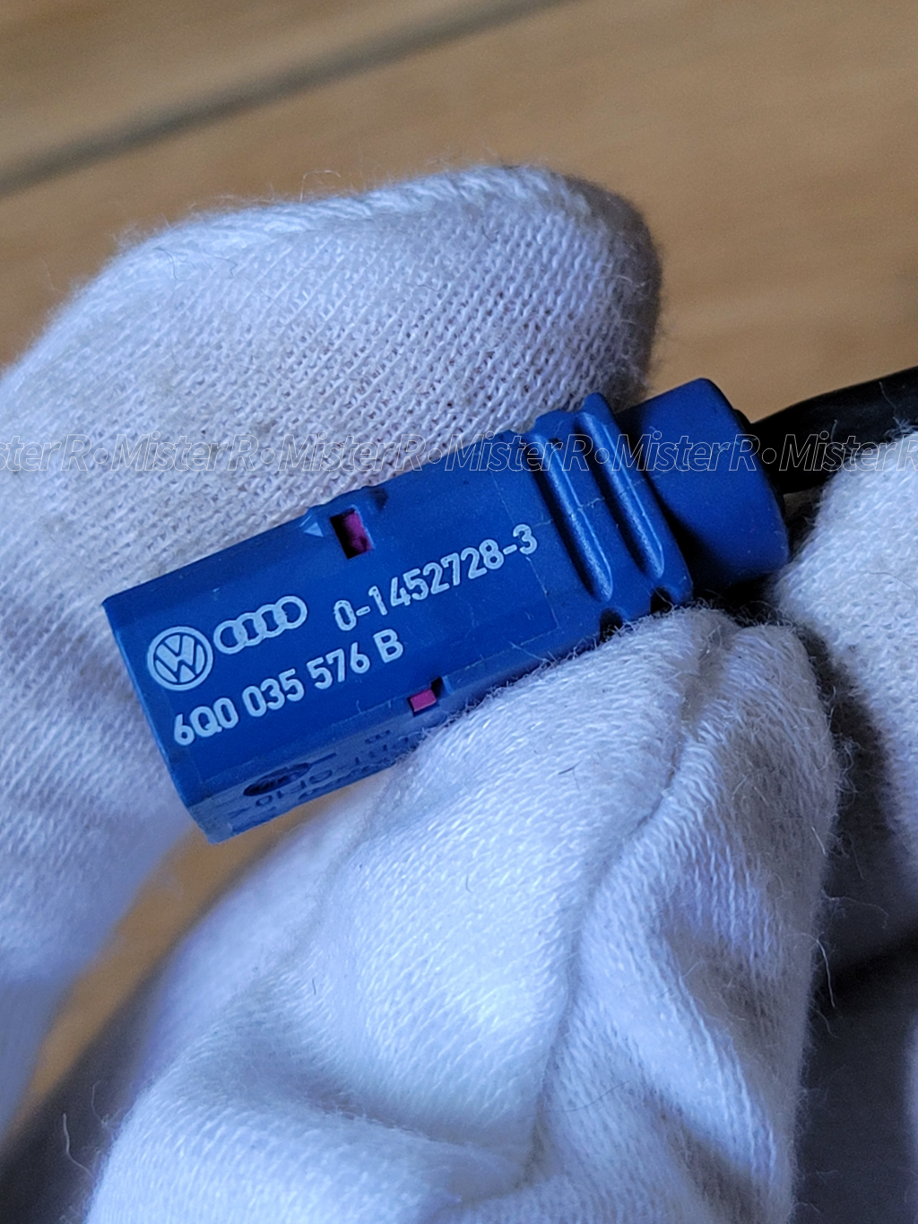 Audi/Volkswagen/Porsche 1-Pin Connector Pigtail Harness - Used OE - #6Q0035576B