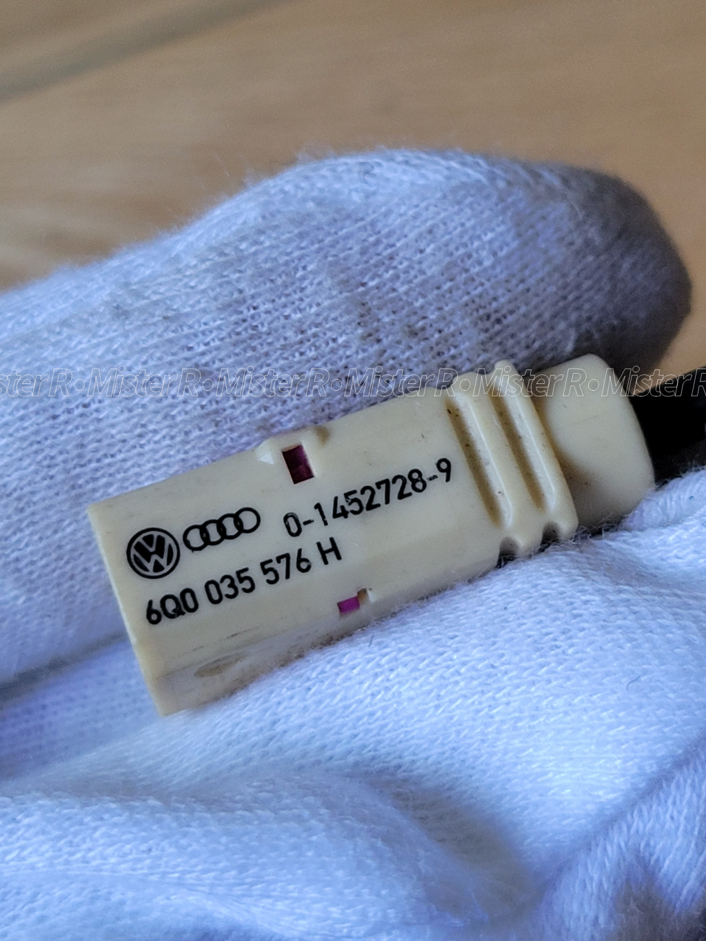 Audi/Volkswagen/Porsche 1-Pin Connector Pigtail Harness - Used OE - #6Q0035576H