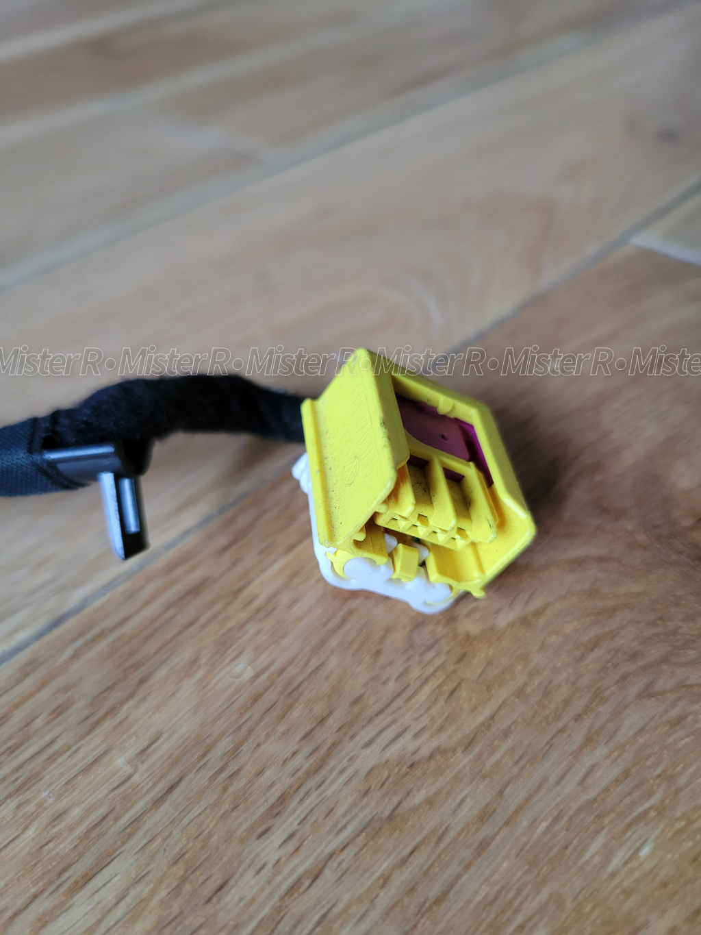 Audi/Volkswagen/Porsche 4-Pin Connector Pigtail Harness - Used OE - #4E0972133