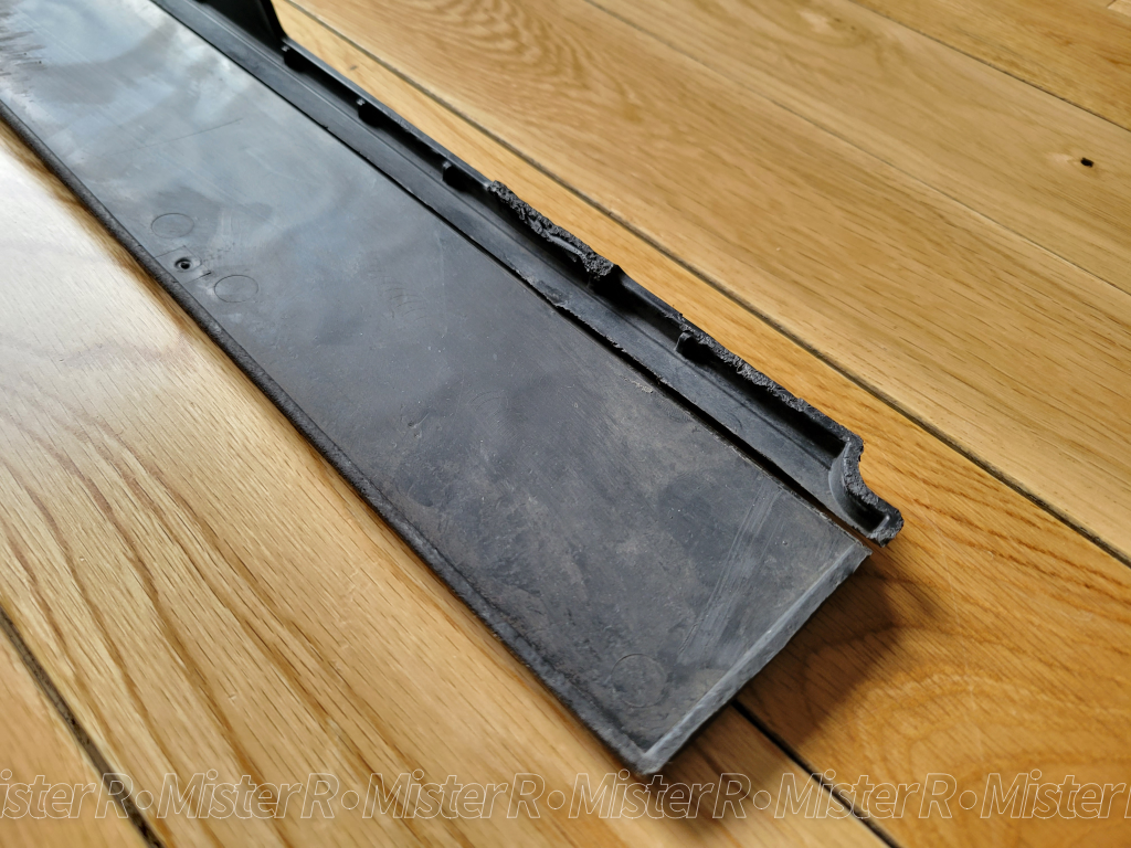 Chevrolet C7 Corvette Front Center Air Deflector - GM/Chevy Used OE - #22799212