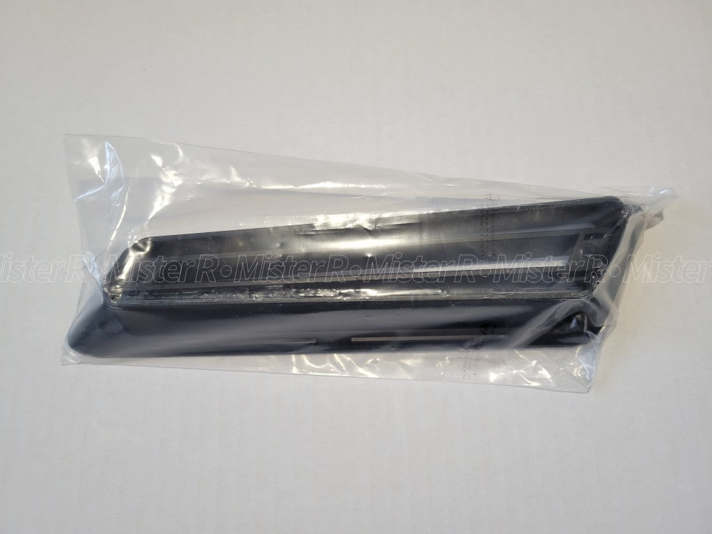 Mercedes-Benz • W463 Geländewagen • Right Fender Vent Grille • #A46388101852
