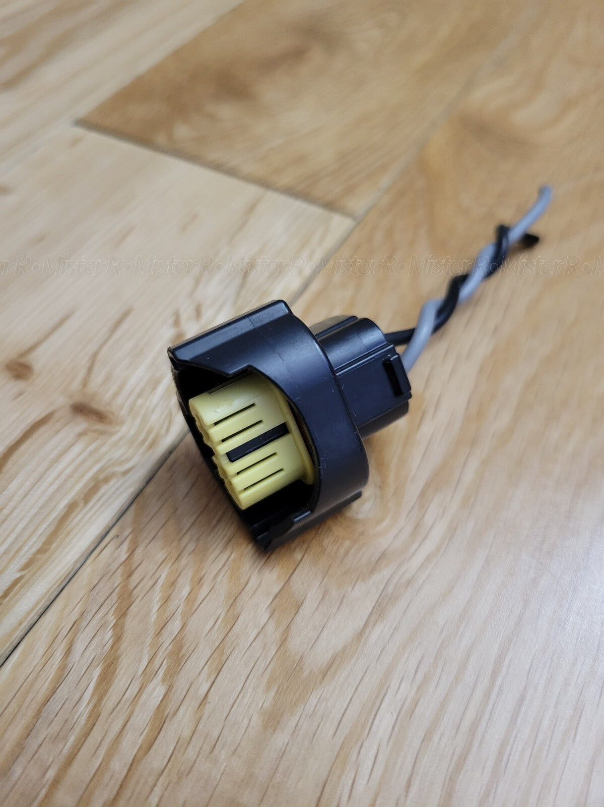 Toyota/Lexus • Headlight/Fog Light Connector • Used OE Pigtail Harness2