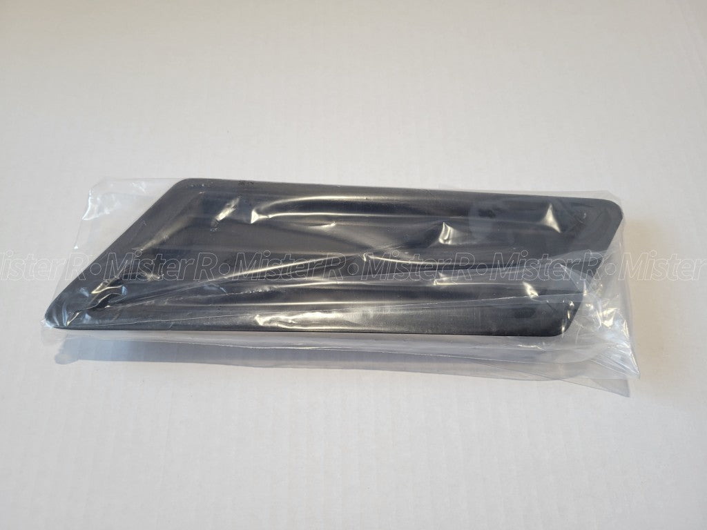 Mercedes-Benz • W463 Geländewagen • Left Fender Vent Grille • #A46388100852