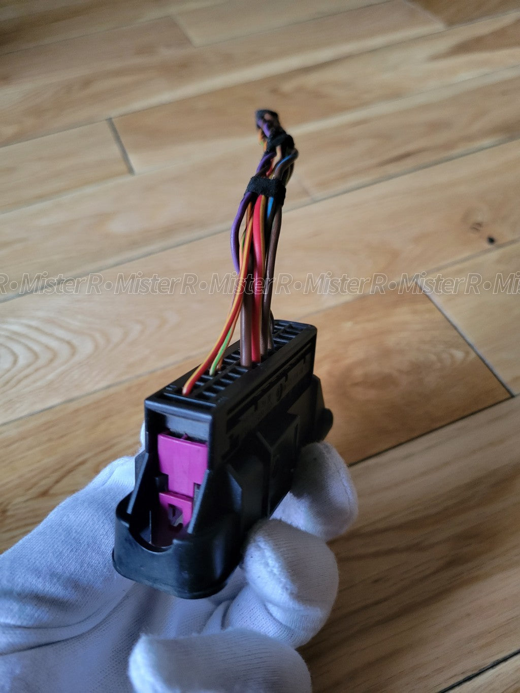Audi/Volkswagen/Porsche 28-Pin Connector Pigtail Harness • Used OE • #1K0937722D2
