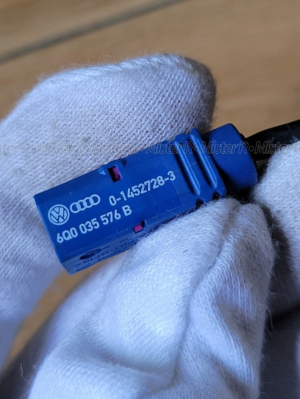 Audi/Volkswagen/Porsche 1-Pin Connector Pigtail Harness • Used OE • #6Q0035576B4