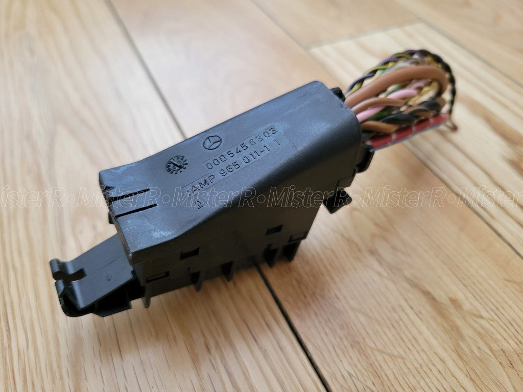 Mercedes-Benz • Audio Amplifier 26-Pin Connector Pigtail Harness • #02654577281