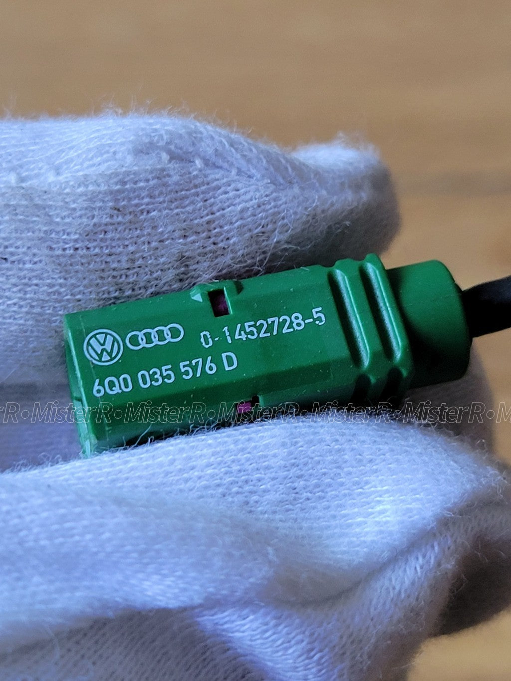 Audi/Volkswagen/Porsche 1-Pin Connector Pigtail Harness • Used OE • #6Q0035576D5