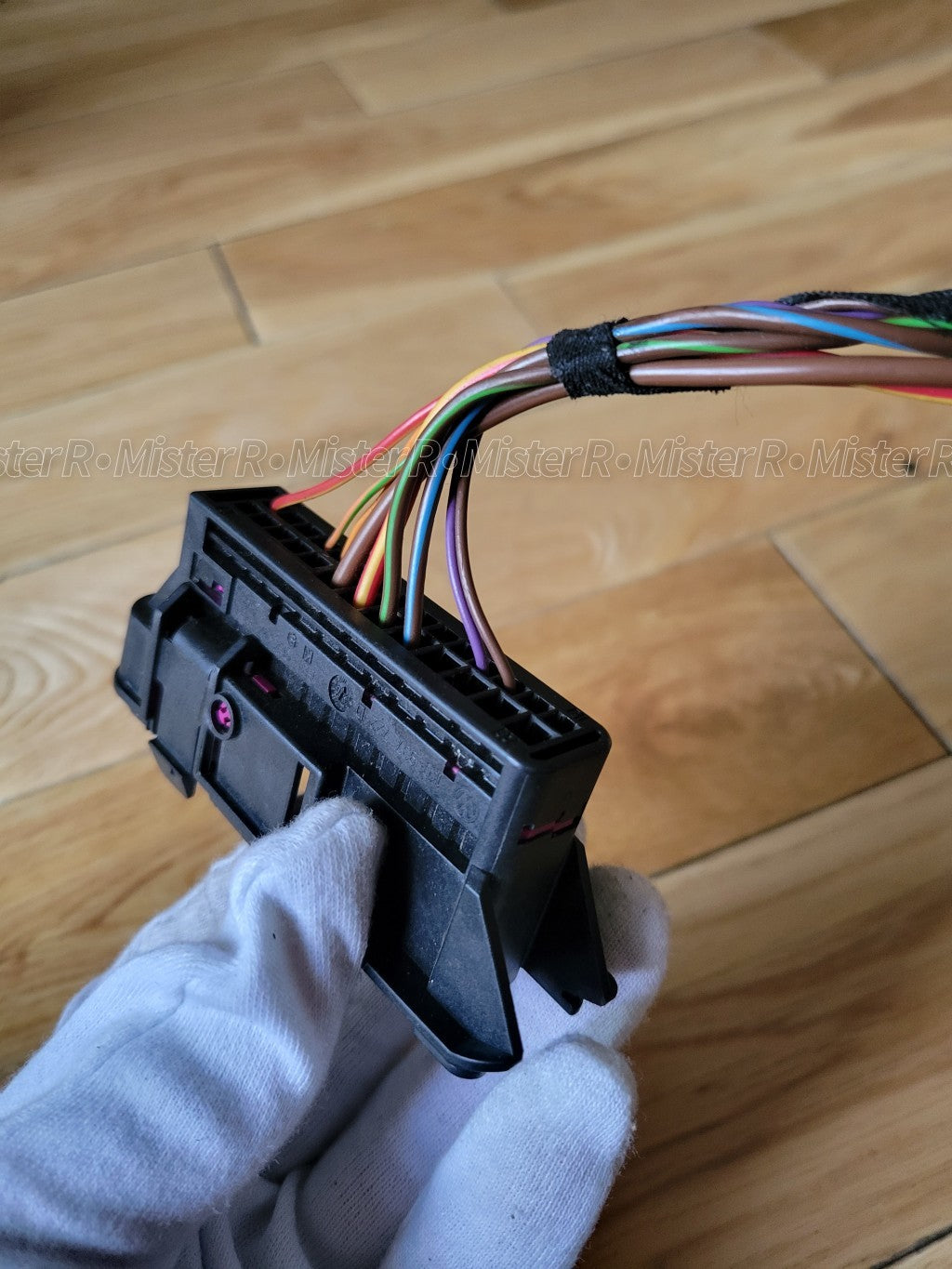 Audi/Volkswagen/Porsche 28-Pin Connector Pigtail Harness • Used OE • #1K0937722D3
