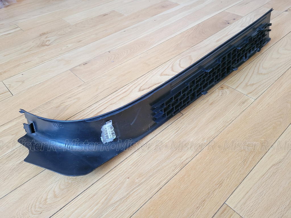 Chevrolet Suburban/Cadillac Escalade - Molding Rear Door Sill/Garnish Trim - GM #22825107