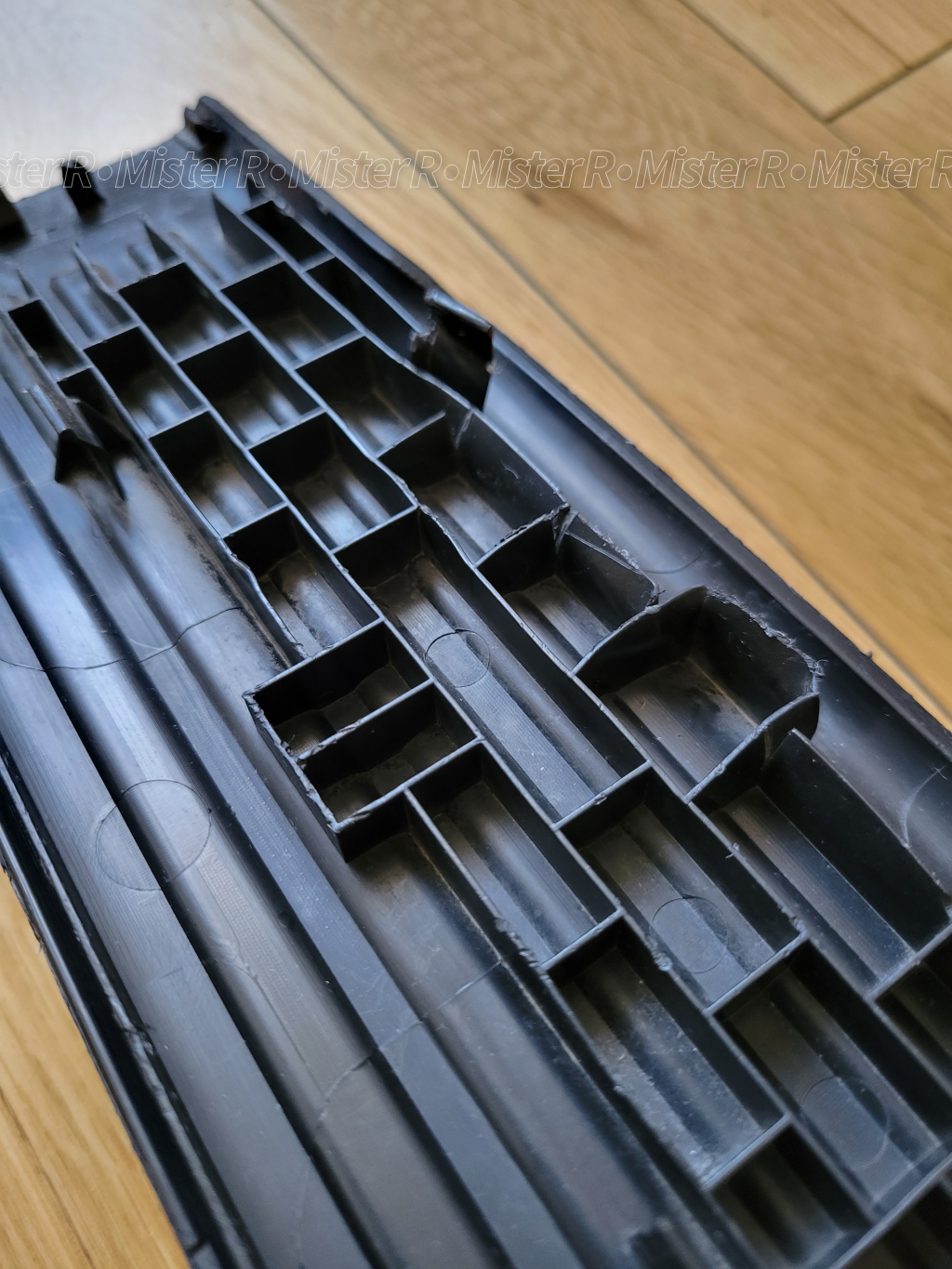 Chevrolet Suburban/Cadillac Escalade - Molding Rear Door Sill/Garnish Trim - GM #22825107